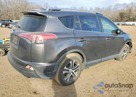 2017 Toyota Rav4 Le z USA, uszkodzony, nr VIN JTMBFREV0HJ137302